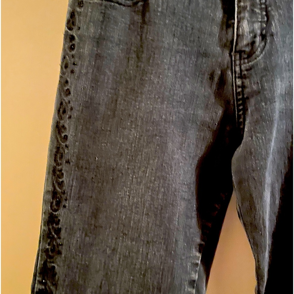ROZ & ALI Black Bootcut Mid Rise
Stretchy Jeans W sequins/embroidery
Petite 12 - Picture 9 of 14